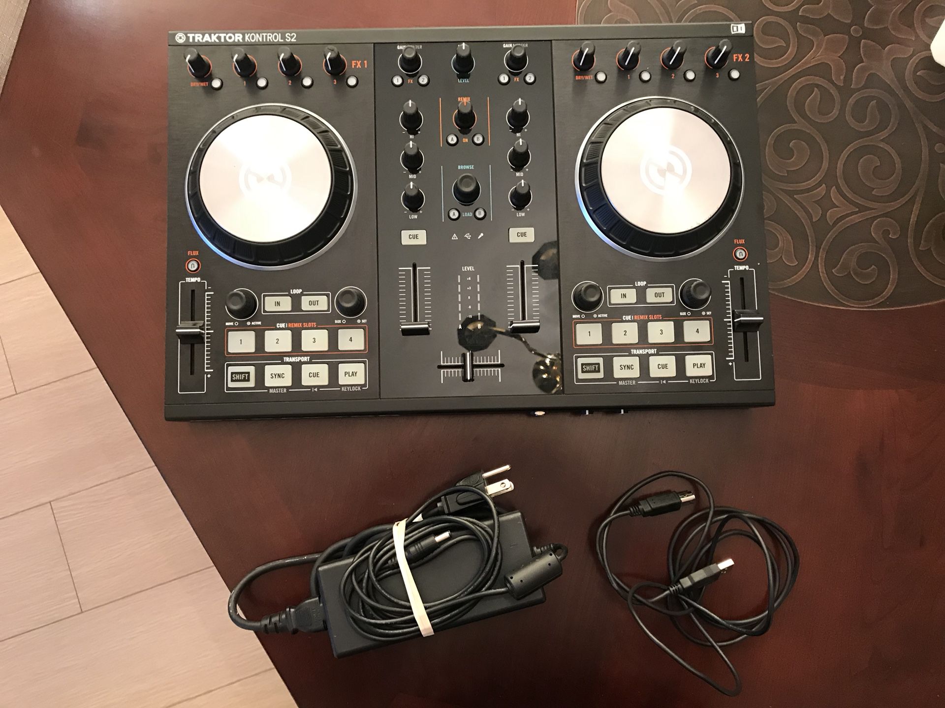 Native Instruments Traktor S2 MK2 in MINT (Like NEW) Condition for 