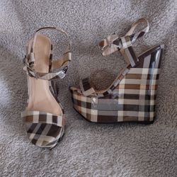 Shoe dazzle High Heels/Wedges 6.5