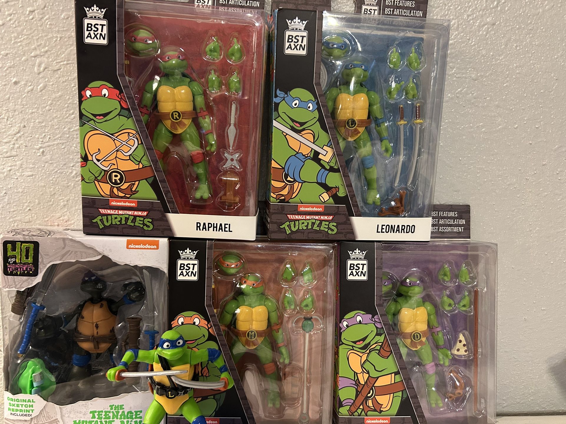 Large Teenage Mutant Ninja Turtle Toy Lot