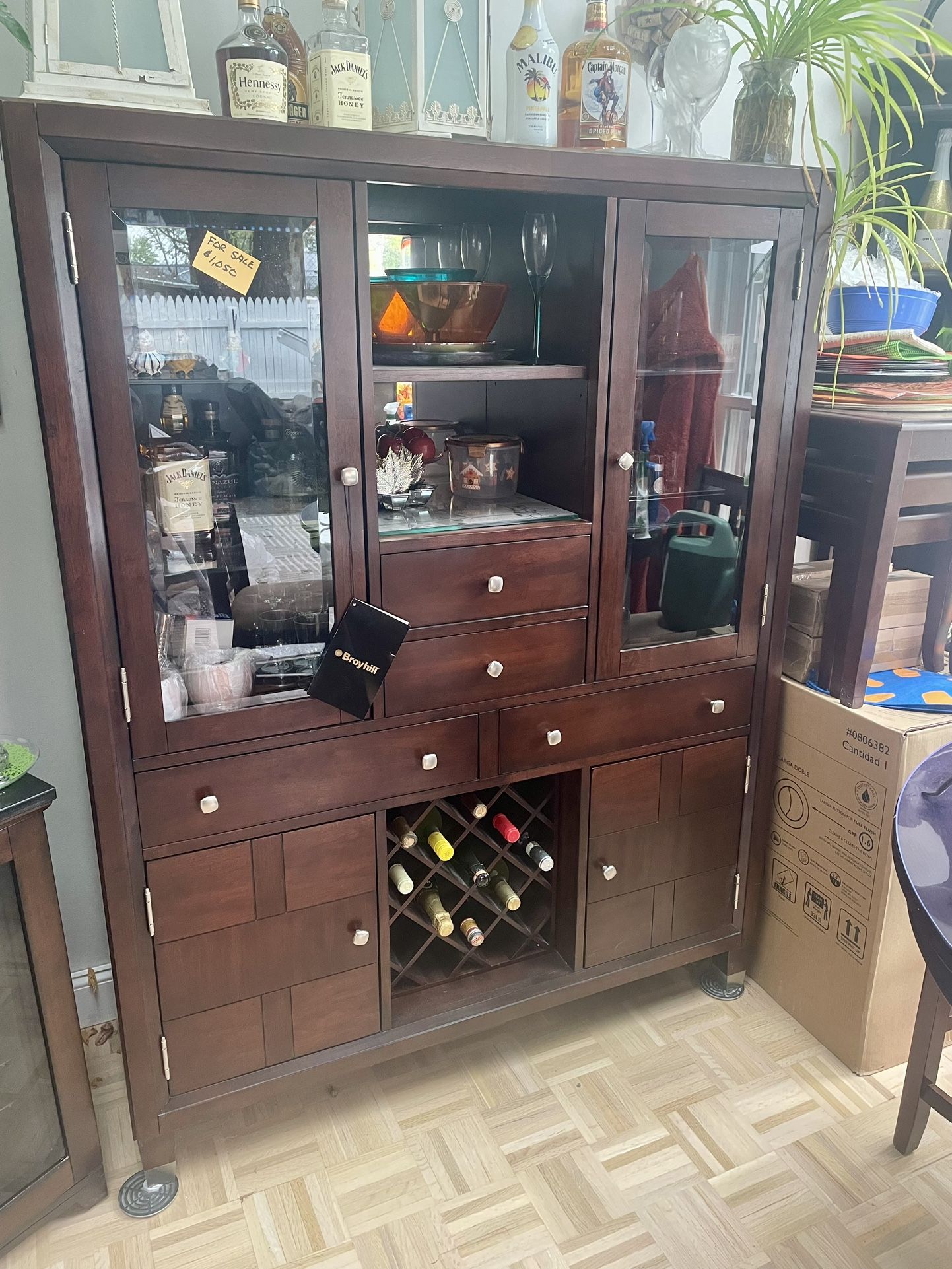 Amazing Broyhill Living Rm or Dining Rm Hutch