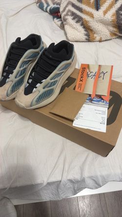 Adidas Yeezy 700 V3 Kyanite Sneakers
