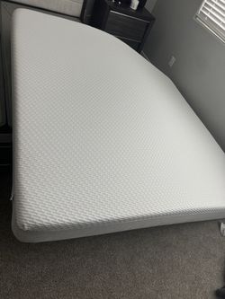 Tuft & Needle Mattress King Size w/Base