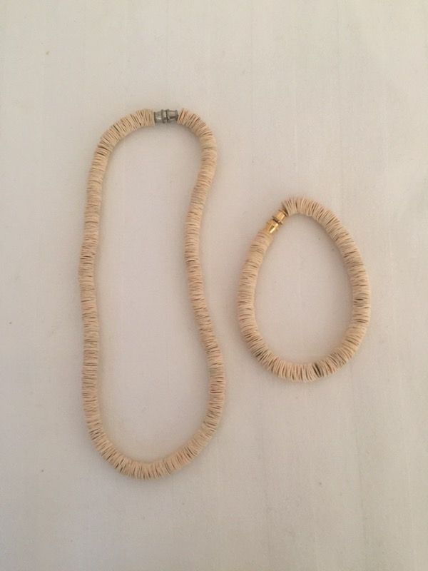 VINTAGE HAWAIIAN PAPER SHELL NECKLACE AND BRACELET, LIGHT SANDY COLORED SHELLS