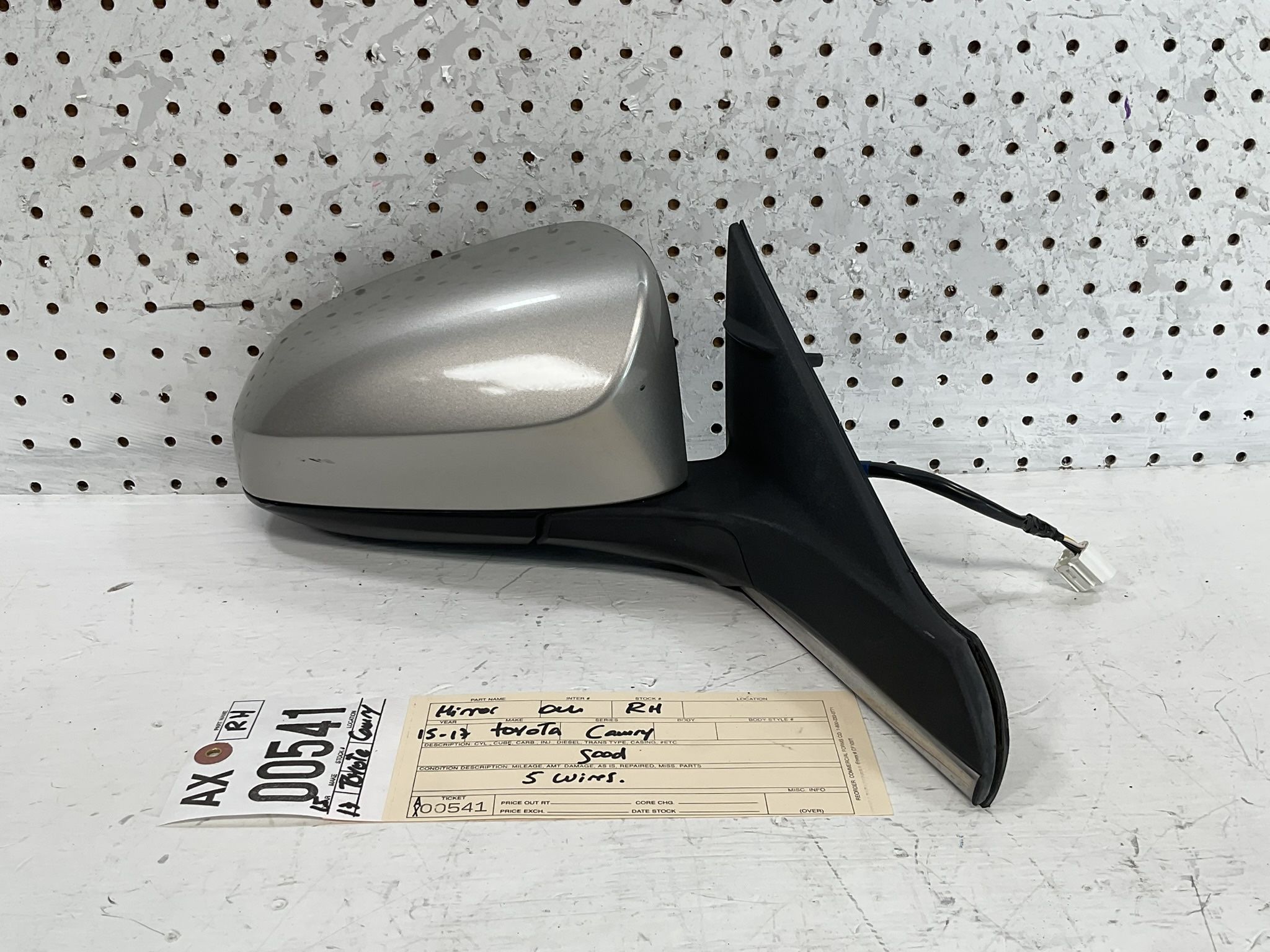 2015 2017 TOYOTA CAMRY RIGHT SIDE DOOR MIRROR OEM