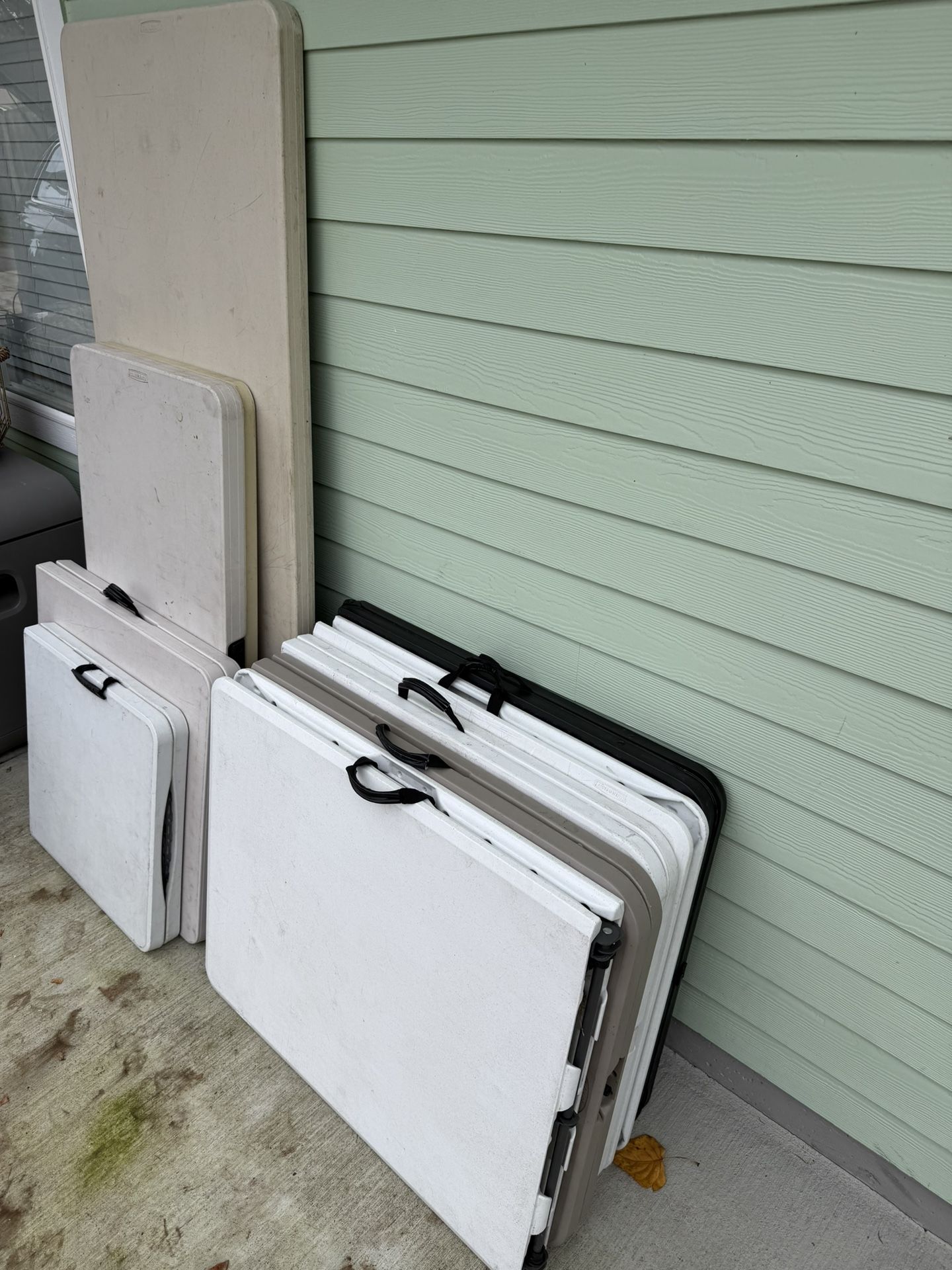 10 LIFETIME Heavy-Duty Plastic Fold-in-Half Table 6,5,4 ft