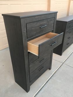 Signature Design By Ashley Annifern Dresser for Sale in Phoenix