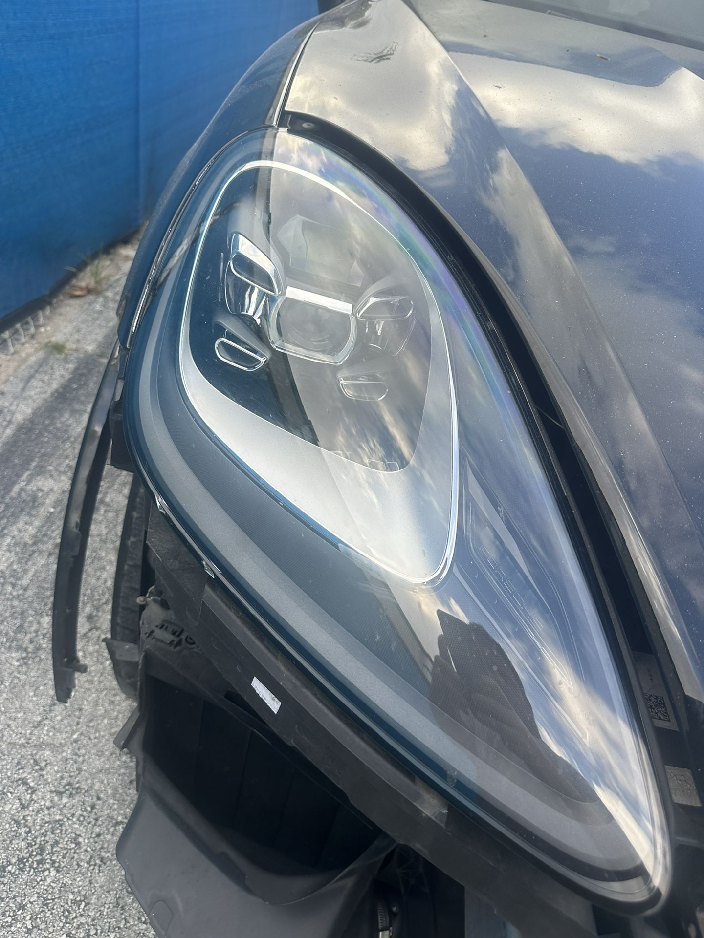 2020 Porsche Cayenne Right Headlight