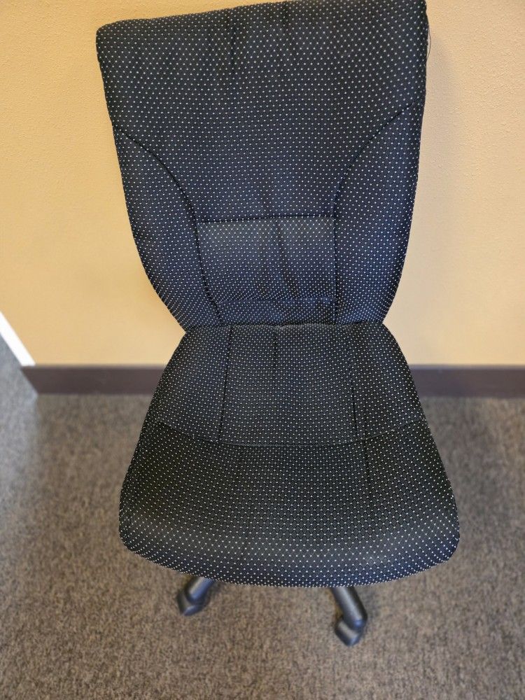 Chair For Office. Rotates & On Rollers. Black With Small Dots.