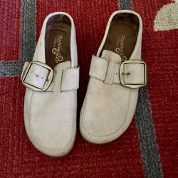 White Mountain Beige Slip On Shoes Women Size 7