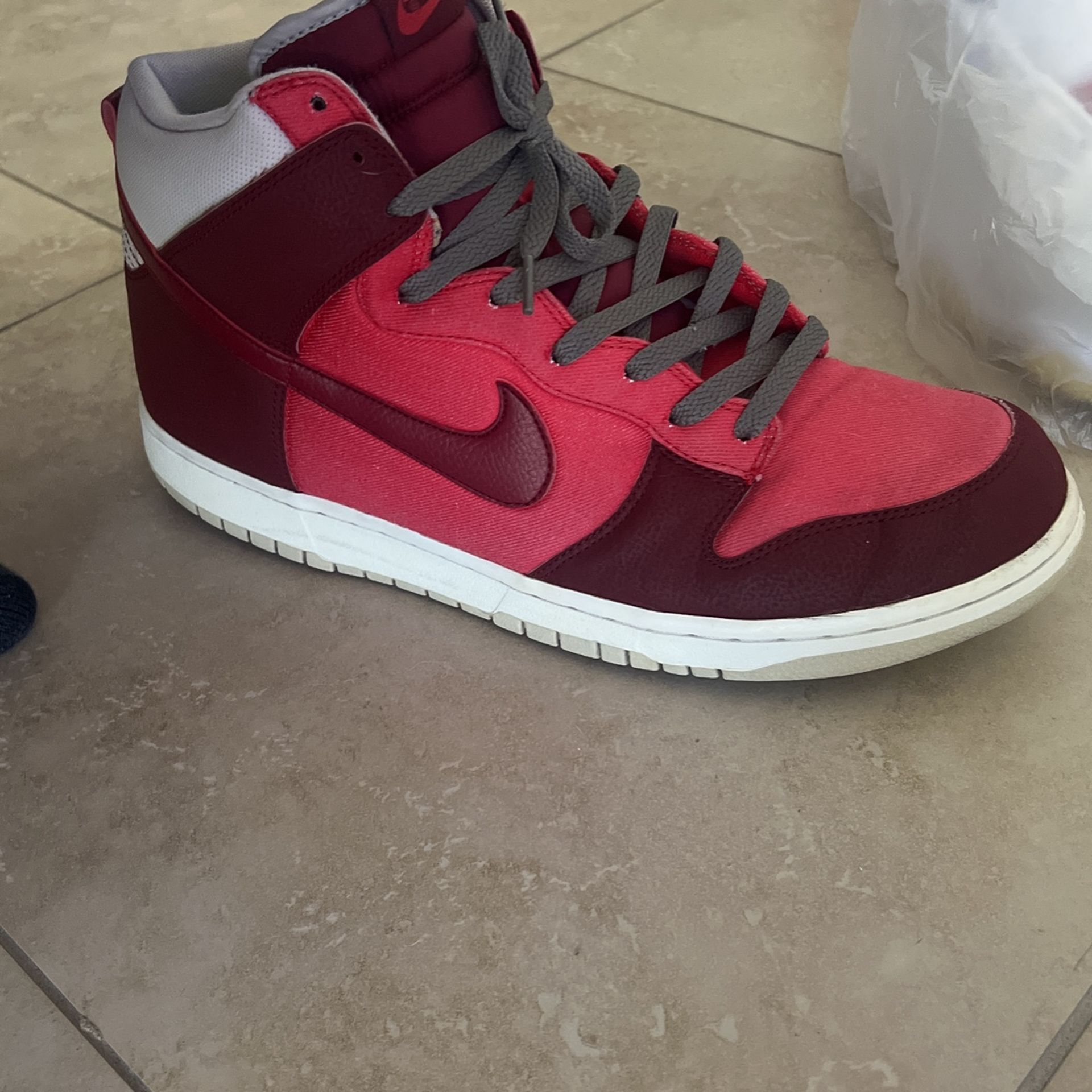 Nike Dunk High Hyper Red Vintage