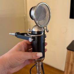 Microphone for singing