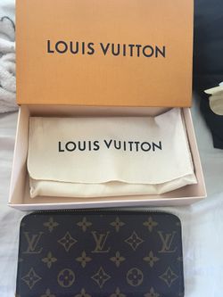 Louis Vuitton (LV) zippy Wallet 