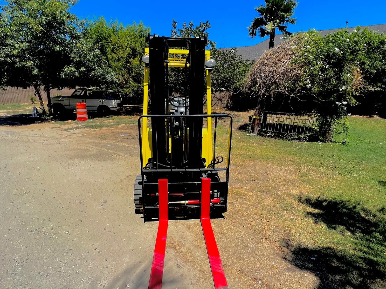 Hyster Forklift 4000lbs Capacity 3 Stage Side Shift With 4 positioned Business equipment