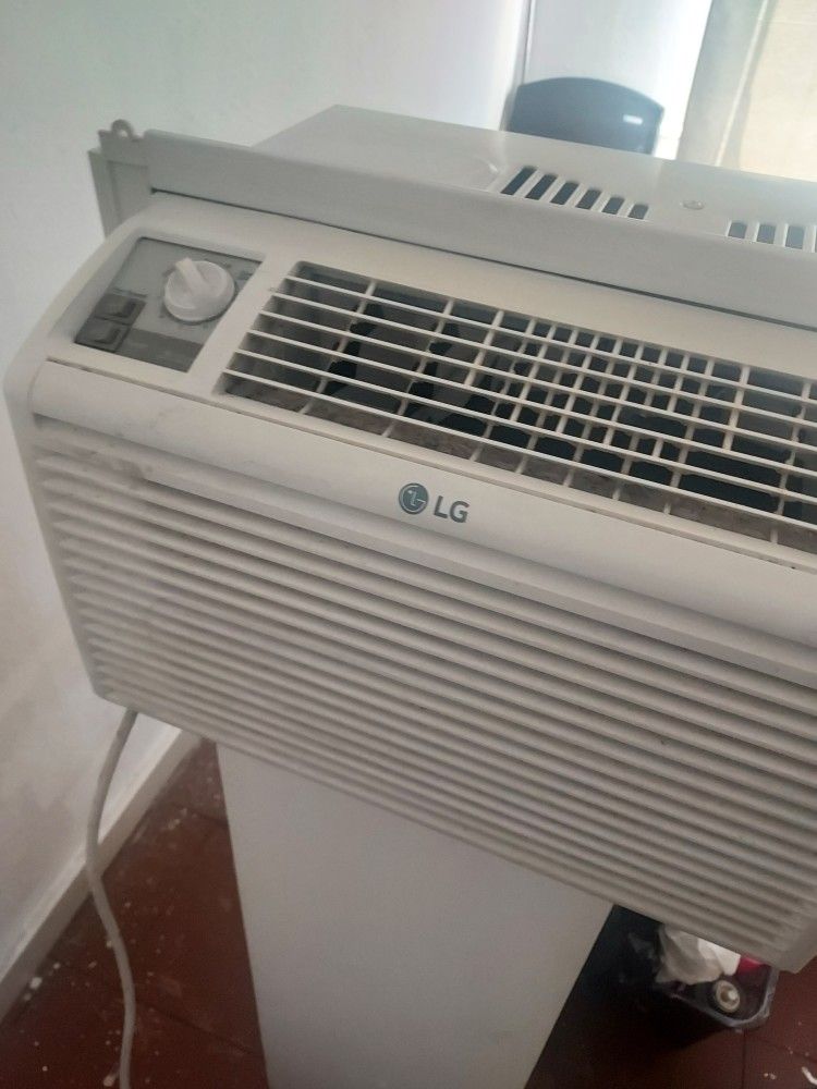 “LG Window Air Conditioner – Great Condition, Works Perfectly”