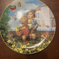 Surprise M.I. Hummel Plate