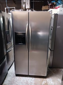 Refrigerator Frigidaire side by side in stainless steel and 40 days warranty Delevery