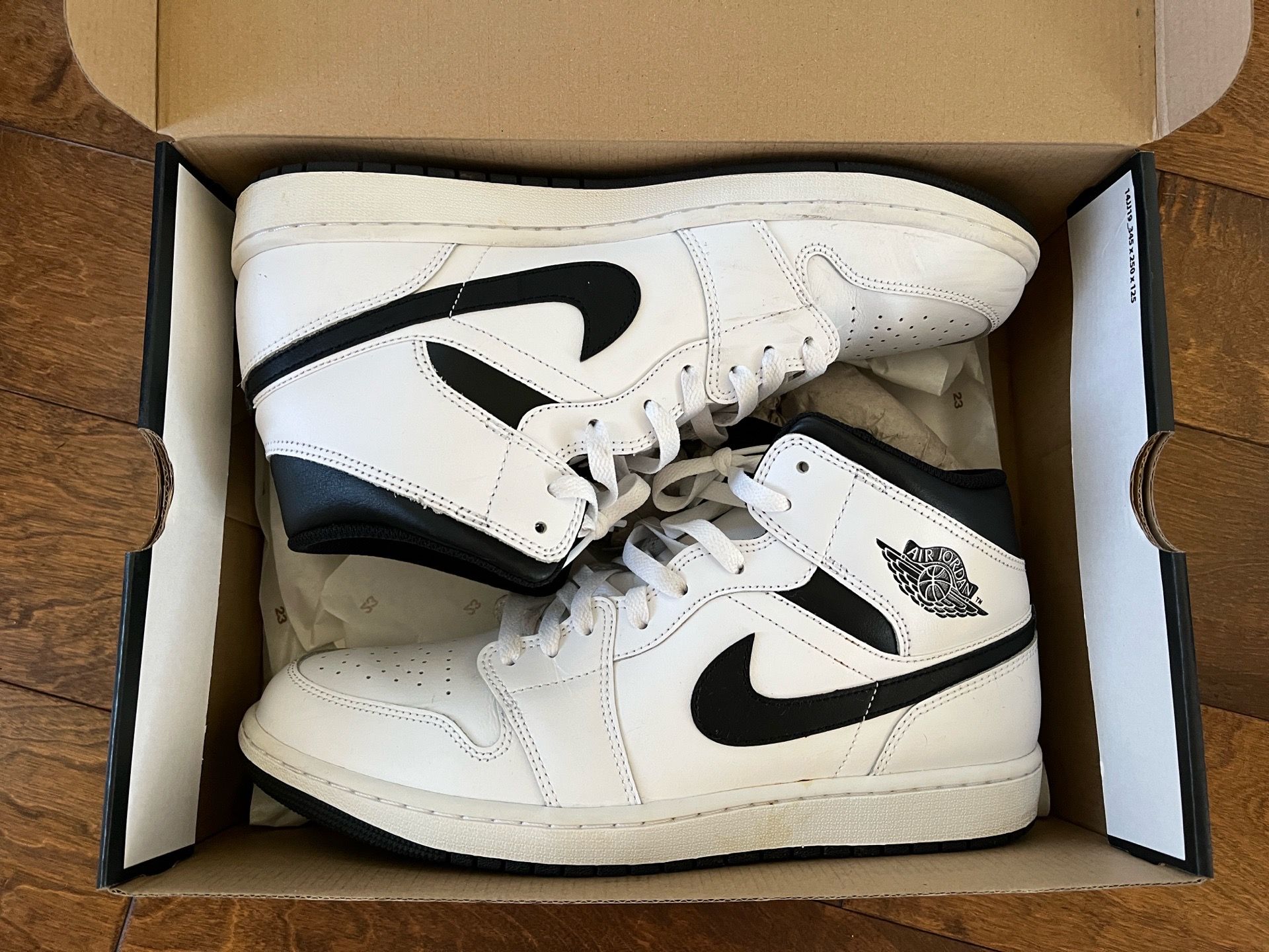 Men’s Nike Jordan 1 mids size 12
