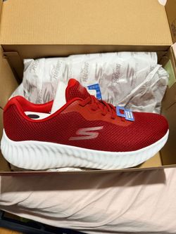 Sketchers running shoes (women)