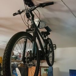 Schwinn Sidewinder Mountain Bike, 24-inch wheels, girls frame, black. 