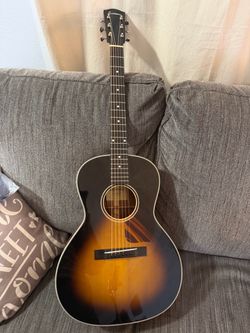 Eastman E10OOSS Sunburst Acoustic Guitar (Solid Adirondack/Mahogany) + Hard Case and pickup