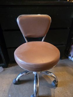 2 Spa/pedicure/medical hydraulic chairs
