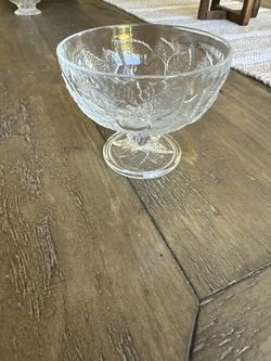 Glass dessert plates and bowls (8) 