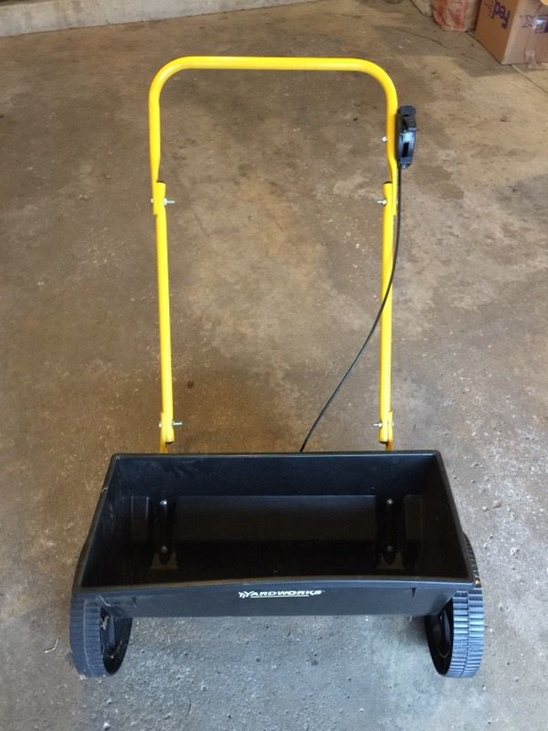 Yardworks drop spreader