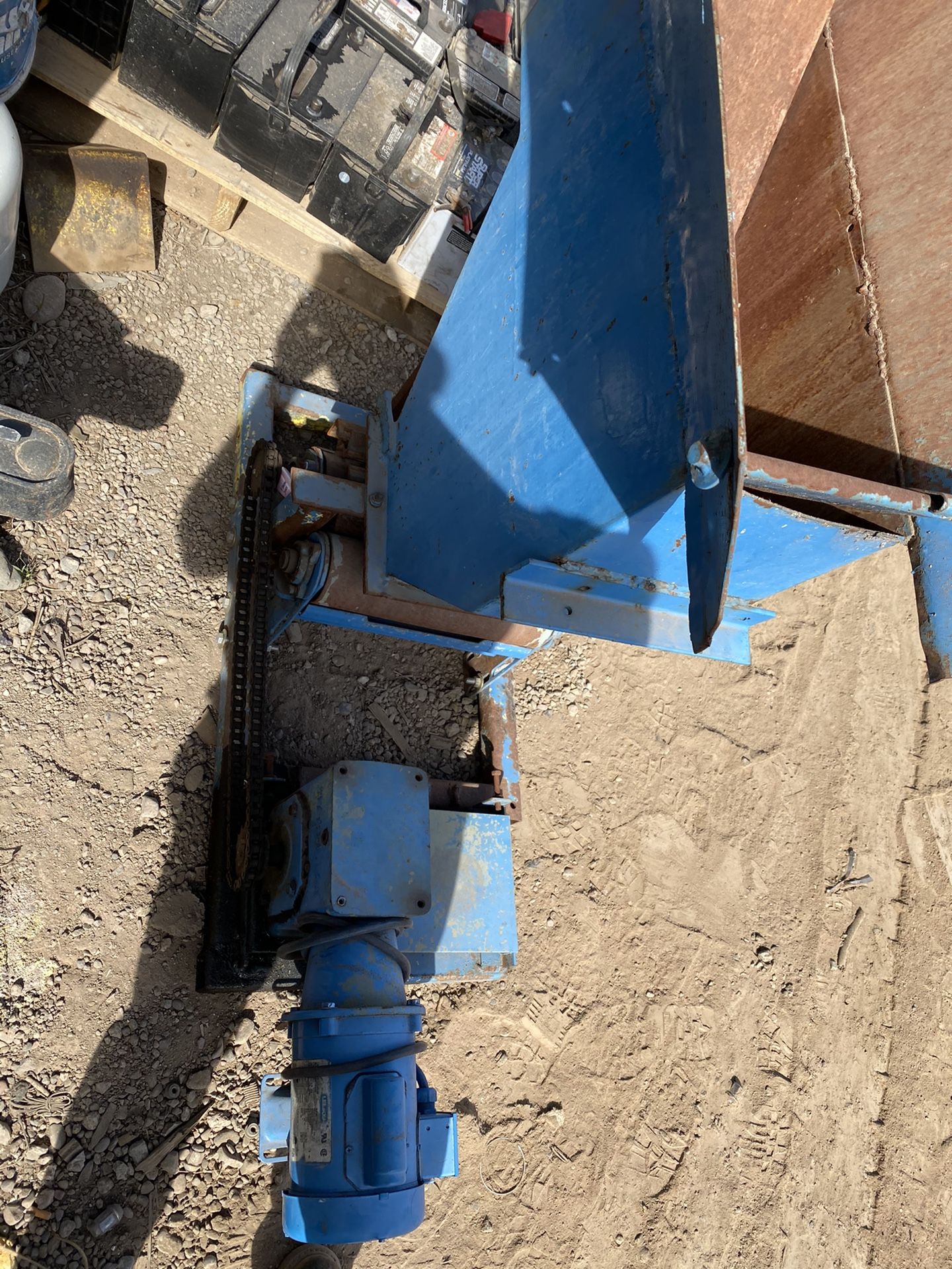 Electric aluminum can crusher works great