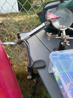 Fly, tying, stand, and materials