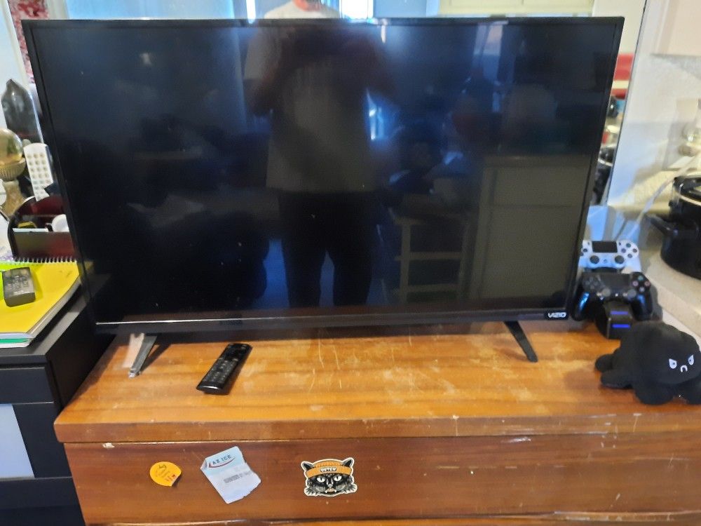 Vizio 39 Inch TV. $75 Obo