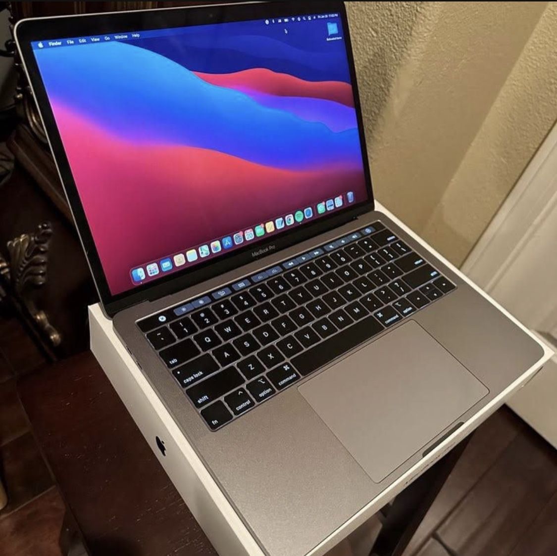 New Apple MacBook Pro , Touchbar, 13 , 2020 , I5, 32GB 1 TB