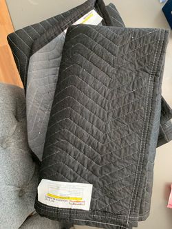 2 Moving Blankets