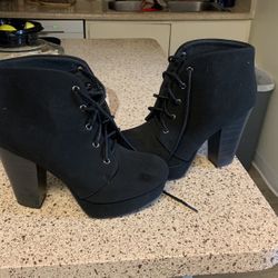 Black Boots /size 5.5