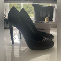 Authentic Gucci Black Pump Stiletto Heels Women's Size 40 or 9.5 (US)