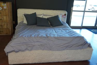 Highland King Bed — Universal  (White)