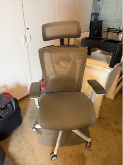 Autonomous Desk/Office chair