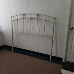 Full size headboard - can DELIVER almost anywhere for $20 extra - gently used and in very good condition 😍