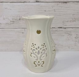 Yankee Candle Cream Lace Porcelain Oil/Wax Warmer PRICE FIRM