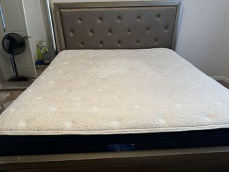 King Size Mattress And Boxspring 