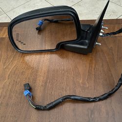 Left Side Mirror of a 2006 Chevy Silverado Z71