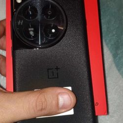 OnePlus 12 W/ Free Oneplus Buds 3