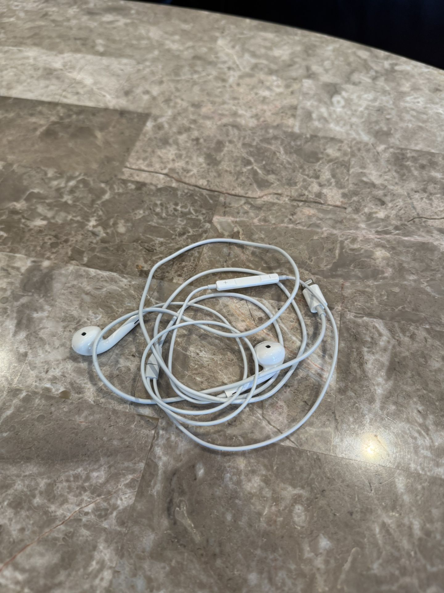 iPhone Earphone (lightening)