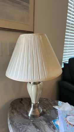 Pair of 2 lamps (not bulbs included)