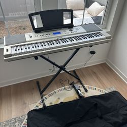 Yamaha Electric Keyboard (76 Keys) 
