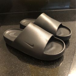 Nike Slippers Size 7