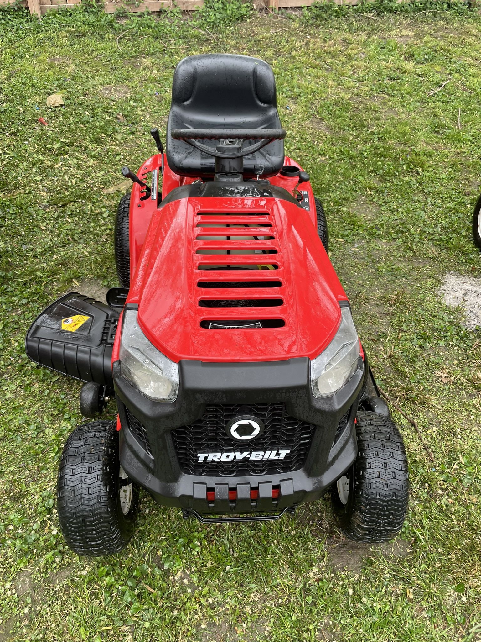 Troy Bilt Bronco Auto 19hp Motor 42” Deck
