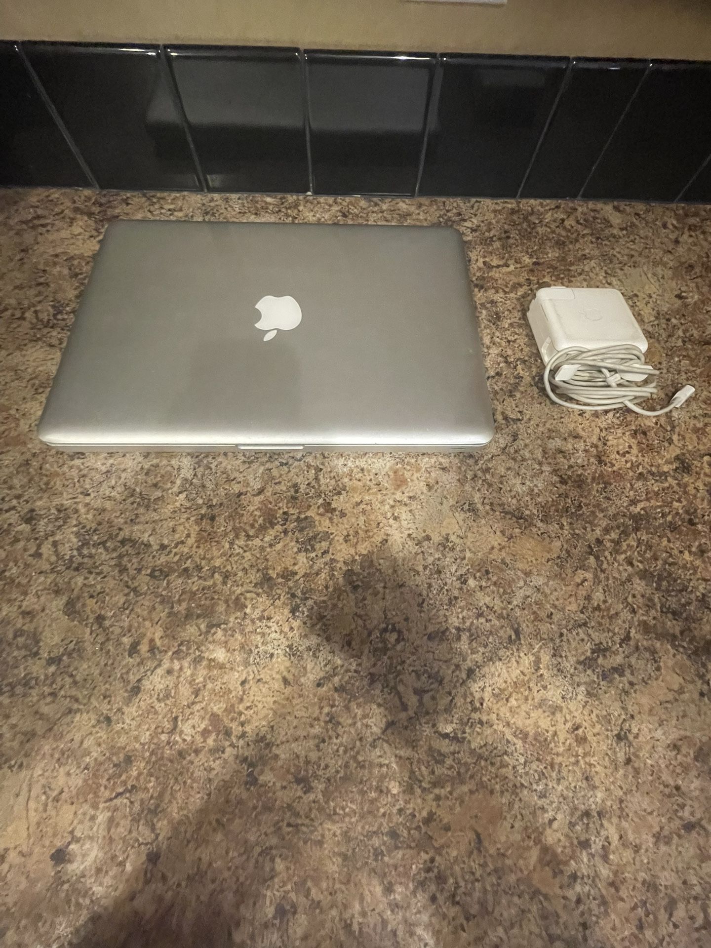 2011 Macbook Pro 4GB I5