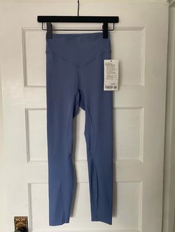 Lululemon Women Breezethrough High Rise Tight 25” Size: 6 Color: Oasis Blue