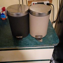 Set of 2 Mini Trash Cans