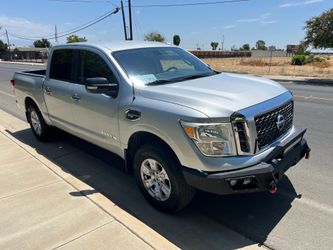 2017 Nissaan Titan SV